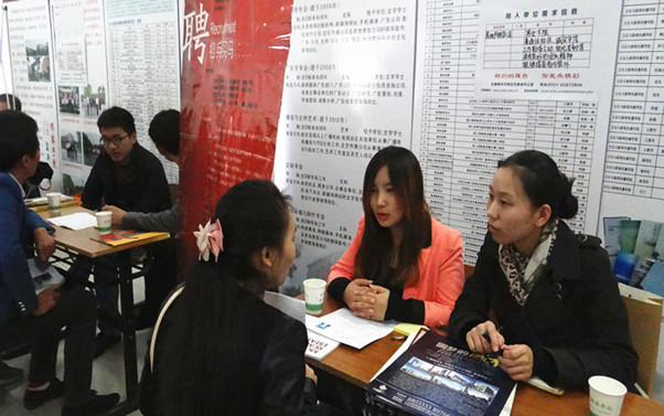 文传学院举行2014届毕业生新闻、中文专场招聘会
