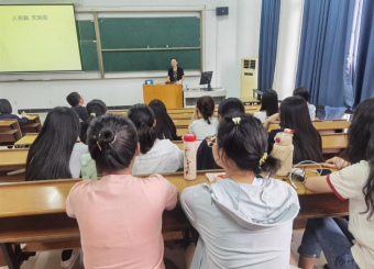 文化与传媒学院汉语言文学专业创新班成功举办 “以经典作家作品为例，漫谈作家创作的主体机制”讲座