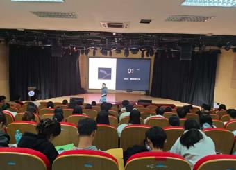 姜鹏博士莅临文化与传媒学院开展“纸媒不死：从纸媒黄金到算法洪流”专题讲座