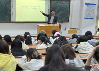 文化与传媒学院举办《红楼梦》探佚学与谶纬文化专题讲座