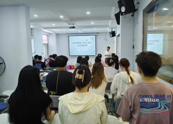 我院举办“融媒体时代传媒人‘超能六边形’修炼指南”专题讲座