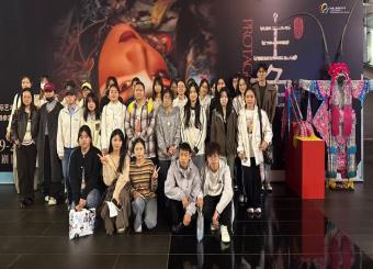 文化与传媒学院师生 观摩上海国际艺术节合肥分会场开幕大戏《主角》