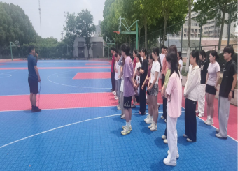 绳影跃动间 育热爱与成长——文化与传媒学院校园跳绳比赛顺利举行