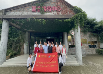 银龄合唱暖人心，校地共建谱新篇——安徽新华学院文化与传媒学院与马郢银龄合唱团开展文化共建交流活动